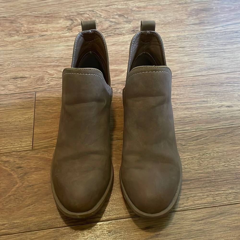 Universal Threads ankle booties size 6